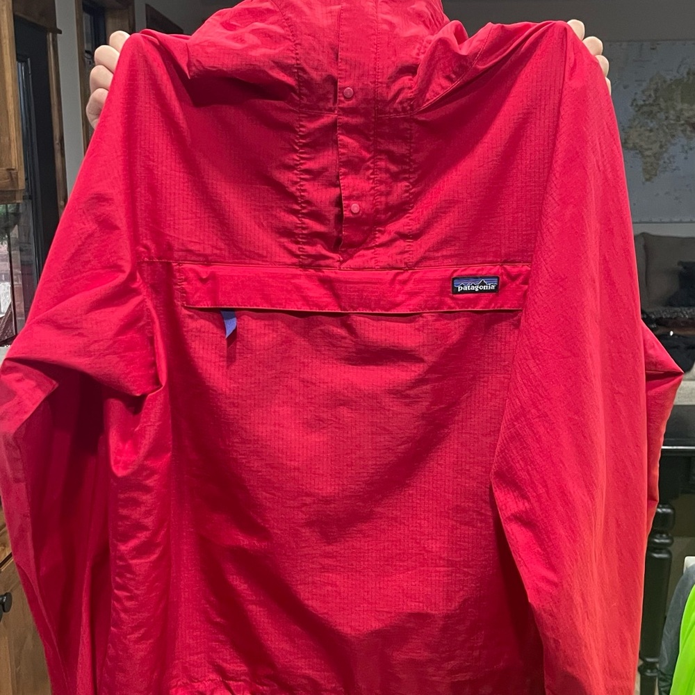 Patagonia wind and rain jacket pullover